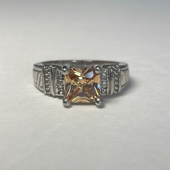 Peach rhinestone and cubic zirconia ring. Stamped JS. Size 6.75 - Picture 2 of 8